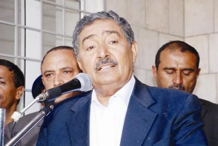 عبدالغني يلقي كلمة في المهرجان الجماهيري بتعز أمس